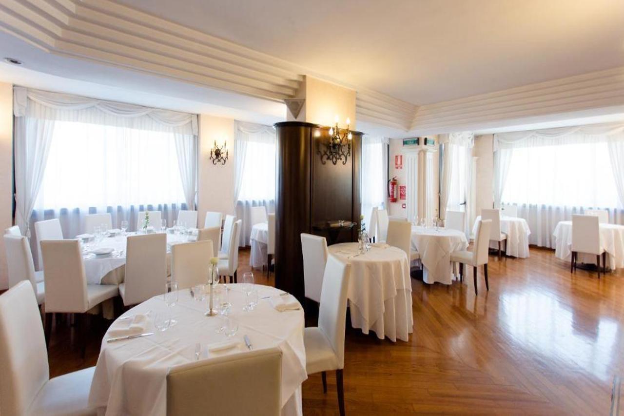 Hostellerie Du Cheval Blanc Aosta Exterior foto