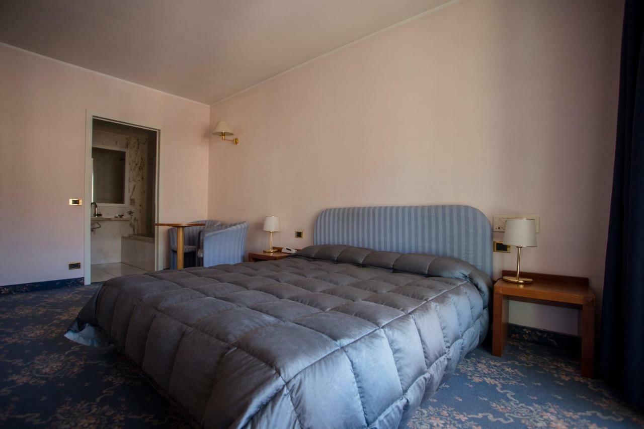 Hostellerie Du Cheval Blanc Aosta Exterior foto